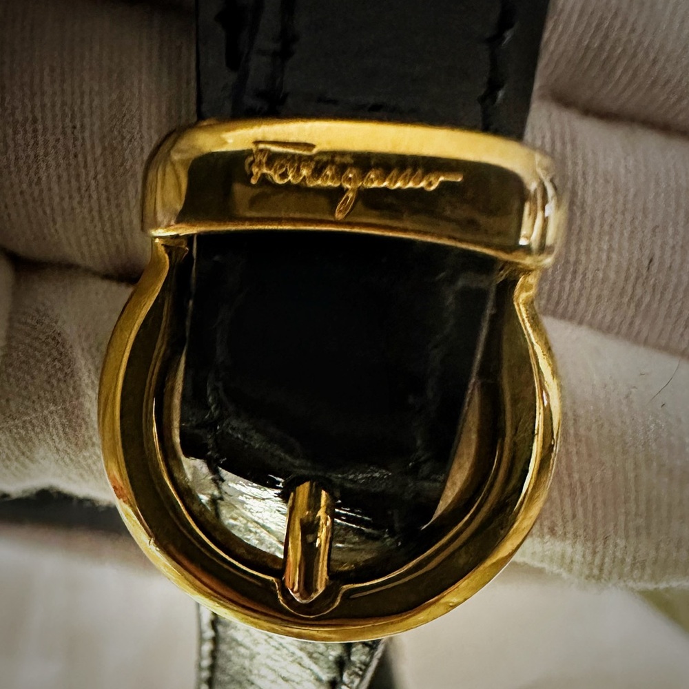 Authentic vintage Salvatore Ferragamo Glossy Black Crossbody Bag make offer - Picture 8 of 16